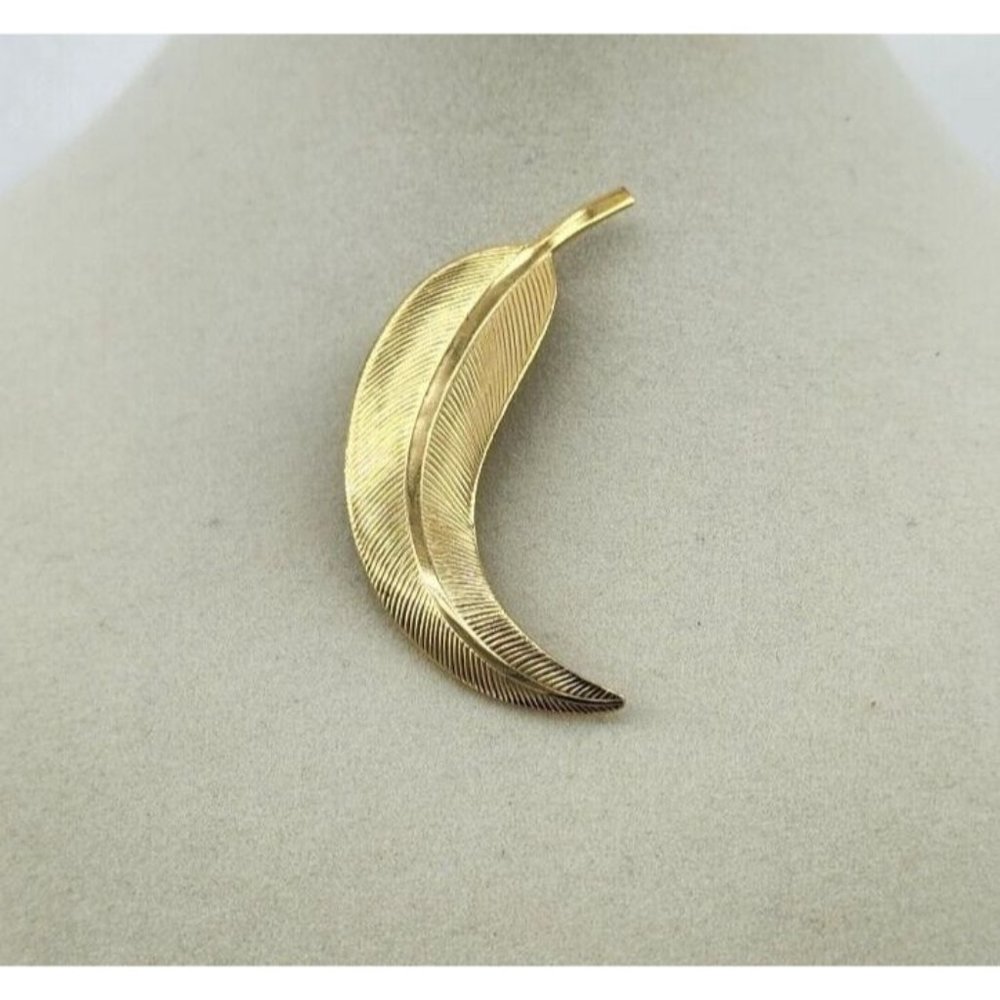 Unbranded Gold Tone Leaf Feather‎ Brooch Pin Textured Thin 2.5" Classic